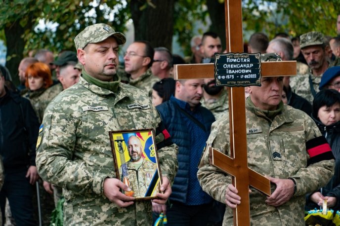 Залишилися дружина і двоє синів: на Закарпатті поховали Героя – 04