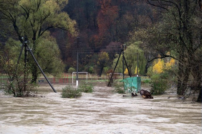 На Ужгородщині вода затопила три футбольних поля, земельні угіддя та пляж з будиночками в Оноківцях – 20 На Ужгородщині вода затопила три футбольних поля, земельні угіддя та пляж з будиночками в Оноківцях – 20