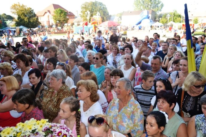 У Тячеві визначили найгарнішу дівчину міста – 05