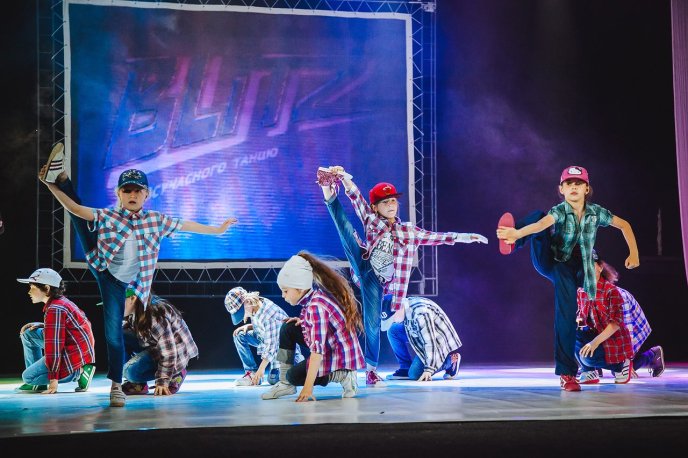 В Ужгороді студія сучасного танцю «Бліц» провела звітний концерт – 15