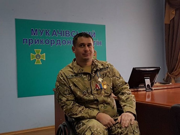 Важкопоранений боєць АТО із Мукачева отримав нагороду від Петра Порошенка – 06