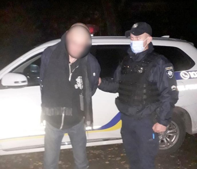 В Ужгороді чоловік пограбував заклад харчування – 01