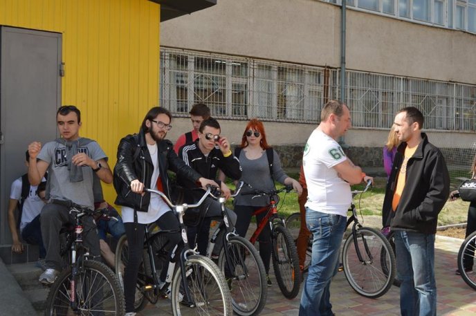 В Ужгороді урочисто відкрили туристичний велоцентр – 09