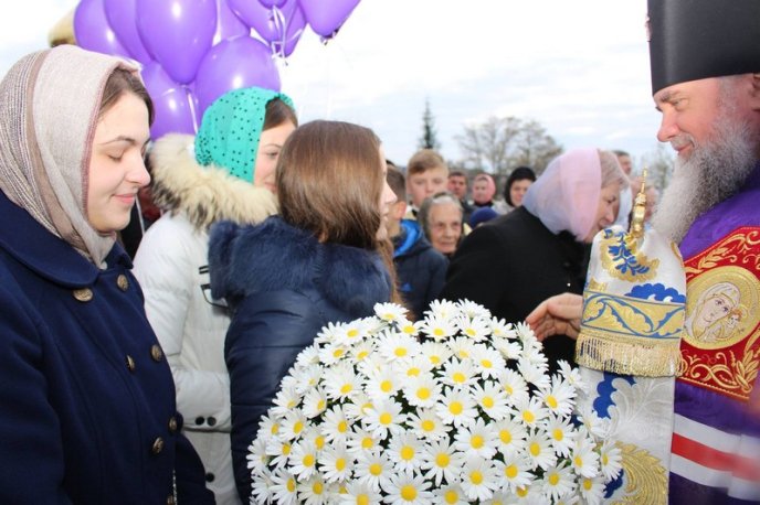 Архієпископу Феодору – 50: іменинника вітали перед богослужінням на Червоній горі – 14