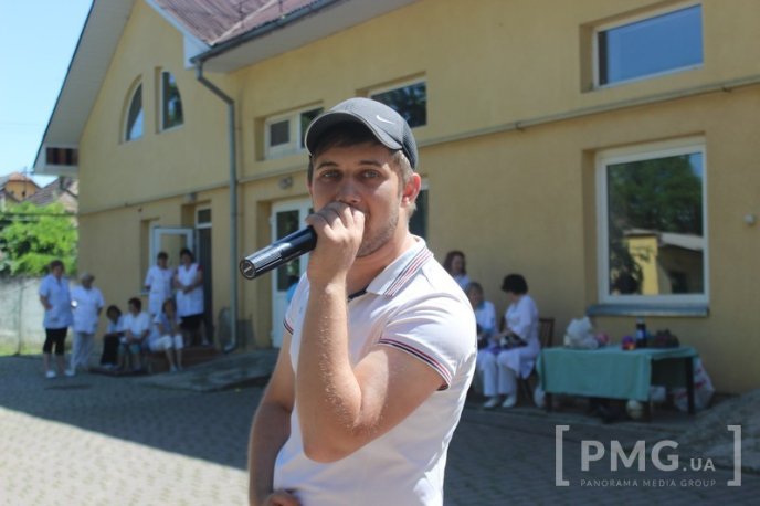 Студенти МКТЕК влаштували свято дітям, які лікуються у Закарпатській дитячій лікарні – 10