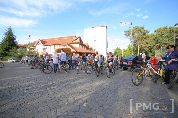 Мукачівці відзначили День Незалежності грандіозним велозаїздом та веселим флешмобом – 01