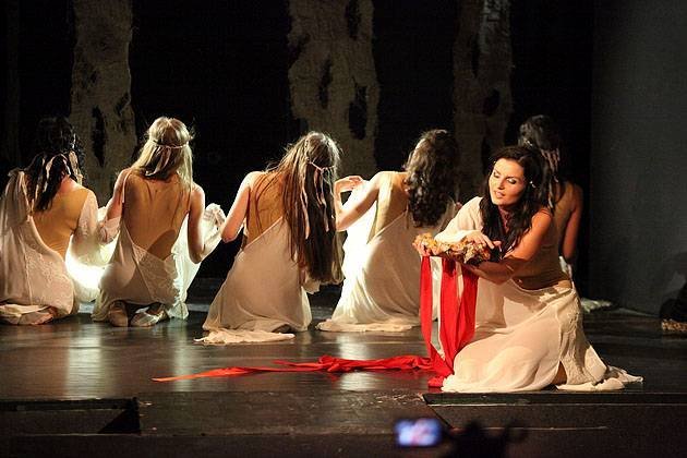 В рамках фестивалю "Етно-Діа-Сфера" у Мукачеві відіграють останню виставу – 04