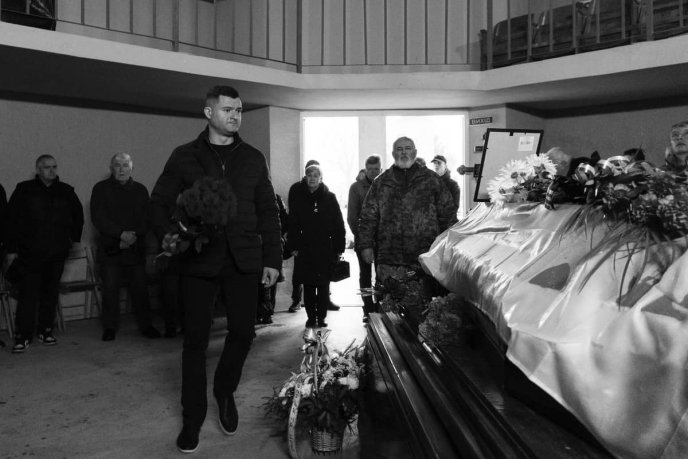 Мукачево попрощалось із загиблим військовослужбовцем – 02