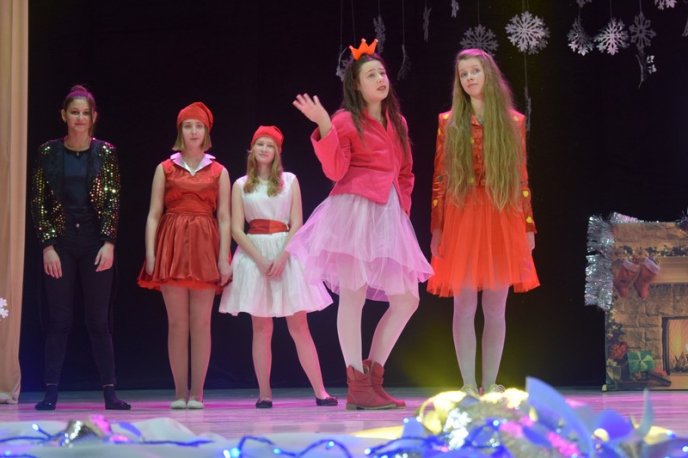 В Ужгороді влаштували святковий концерт для дітей – 17