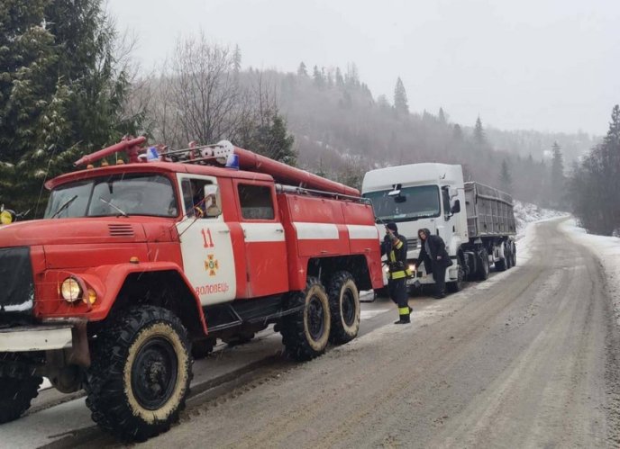 Знеструмлені села та машини у снігових "пастках": наслідки вчорашньої негоди – 02 Знеструмлені села та машини у снігових "пастках": наслідки вчорашньої негоди – 02