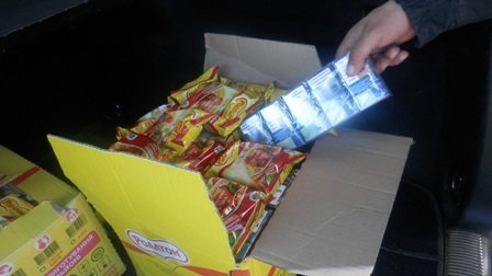 Угорець перевозив контрабандні цигарки, приховавши їх "Мівіною" – 04