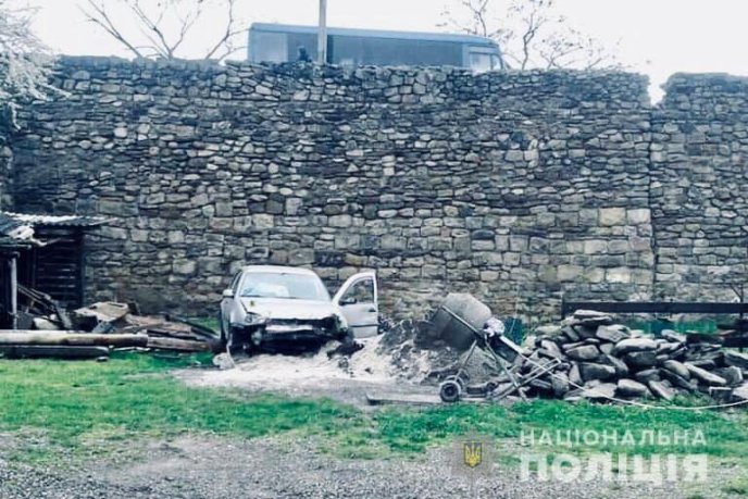 Закарпатський поліцейський потрапив у жахливу ДТП і збив школярку – 05