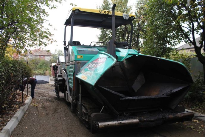 У Мукачеві на вулиці Токаря ремонтують проїзд – 01