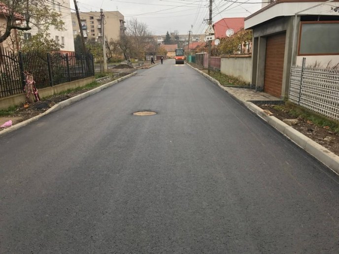 У мікрорайоні Підгоряно в Мукачеві асфальтують одну з вулиць – 01