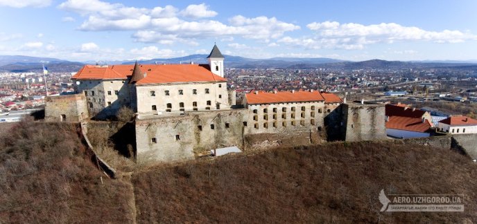 Замок "Паланок" з висоти пташиного польоту: захоплюючі світлини – 03