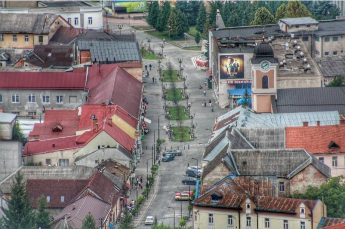 Користувачі соцмереж милуються неймовірними світлинами Хуста з висоти пташиного польоту – 01