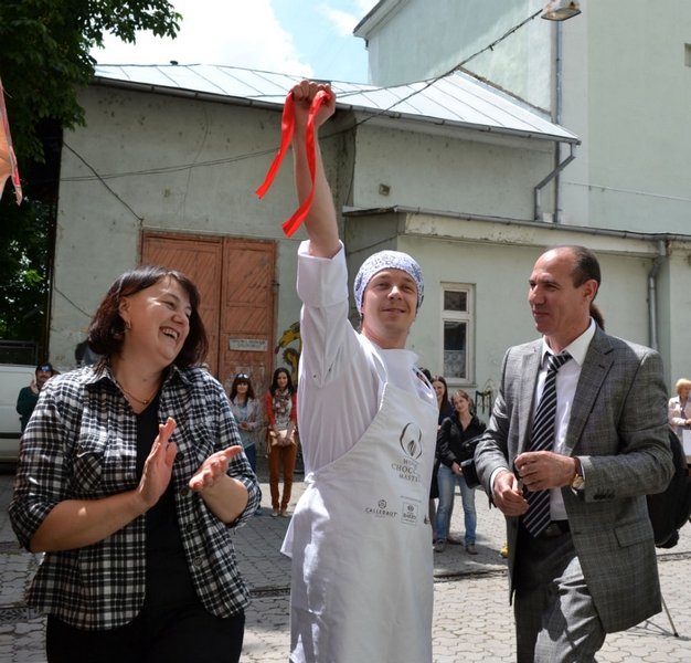 "Кондитерський дім Бондаренко" відкрив ще одну кав’ярню-кондитерську (ФОТО) – 04 "Кондитерський дім Бондаренко" відкрив ще одну кав’ярню-кондитерську (ФОТО) – 04