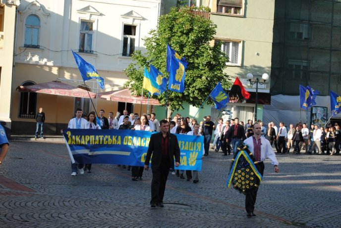 Марш націоналістів: свободівці пройшли у вишиванках вулицями Мукачева (ФОТОРЕПОРТАЖ,ВІДЕО) – 09