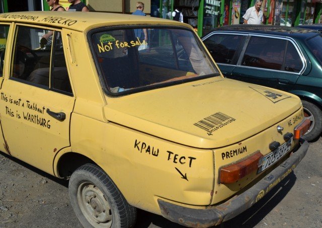 На вулицях Ужгорода виявили "веселий" автомобіль – 01