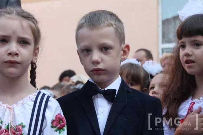 НВК "Гармонія" урочисто відзначила свято Першого вересня лінійкою у вишиванках – 25