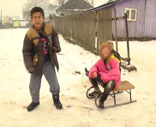 На Перечинщині поліцейські перевірятимуть родину 7-річної дівчинки, яка померла від глистів – 02