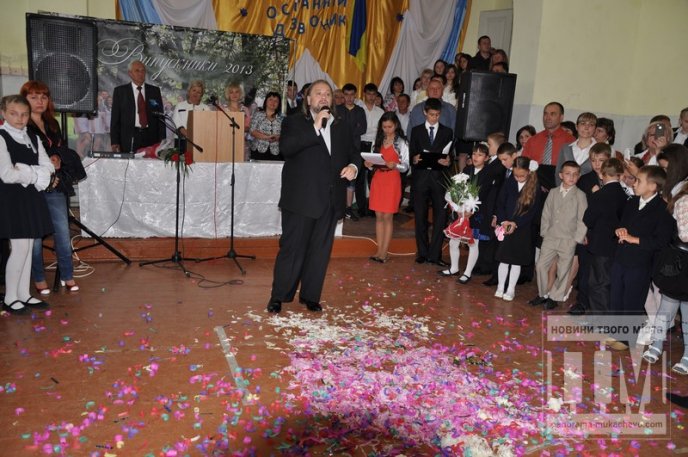 У мукачівській ЗОШ №20 відбулось свято "Останнього дзвоника" (ФОТО) – 23