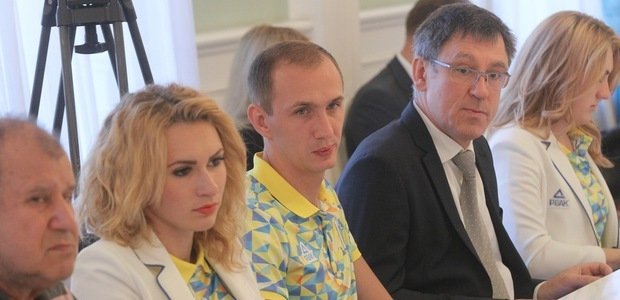 У Києві фехтувальнику із Закарпаття Анатолію Герею вручили відзнаку – 01