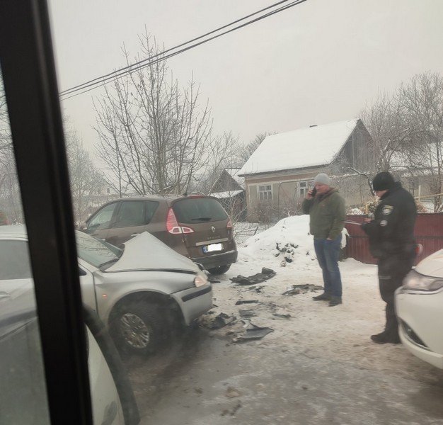 На місці працює поліція: в одній із громад Закарпаття сталась аварія – 02 На місці працює поліція: в одній із громад Закарпаття сталась аварія – 02