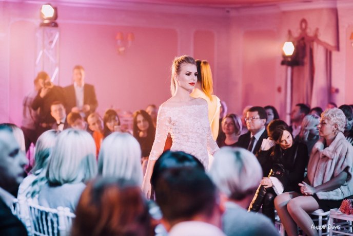 Мода заради життя: на Закарпатті відбувся ІІІ-й благодійний показ мод дизайнерки Роксолани Новак – 140