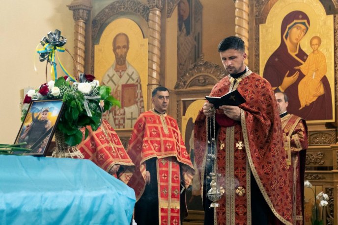 Був надійним бойовим побратимом: у Мукачеві поховали Героя – 04