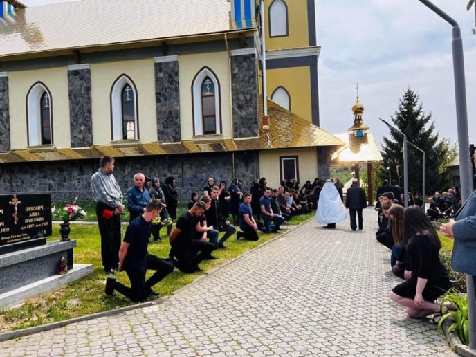 У селі на Мукачівщині поховали військового – 02