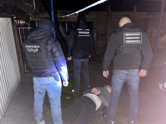 Поліцейські Ужгородщини затримали двох наркоторговців – 04