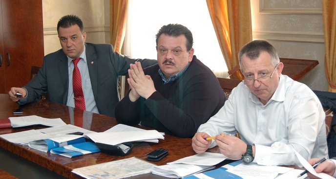 Обласні депутати обговорювали питання, які вирішуватимуться на третьому засіданні облради – 05