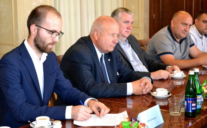 Закарпаття та Устецький край офіційно уклади договір про взаємну співпрацю – 04