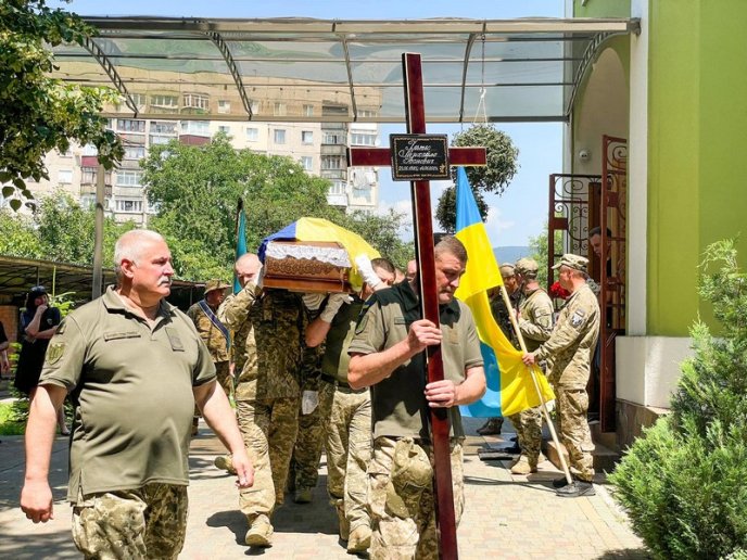 У Мукачеві провели в останню путь двох військових – 08