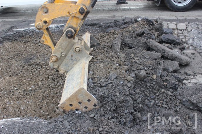 На вулиці Пряшівській-об’їзній почали ліквідовувати тріщини – 14