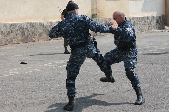 До бійців Ужгородського батальйону Нацгвардії завітали півсотні дітей-сиріт – 05