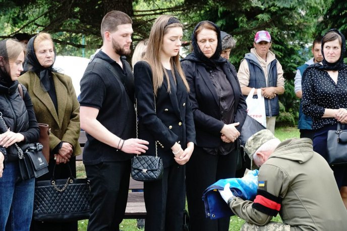 Він дуже любив свій край: в Ужгороді попрощались із полеглим Героєм – 08