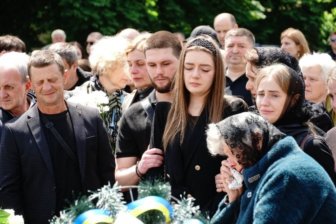 Він дуже любив свій край: в Ужгороді попрощались із полеглим Героєм – 04