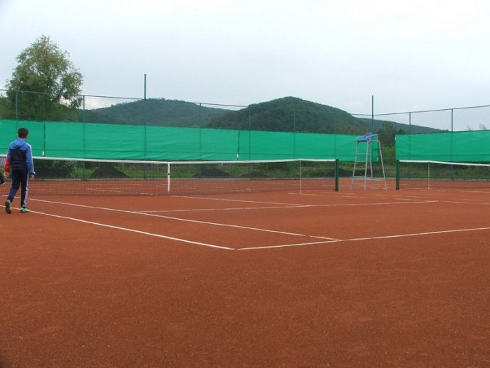 В селищі Кольчино урочисто відкрили сучасний тенісний корт – 11