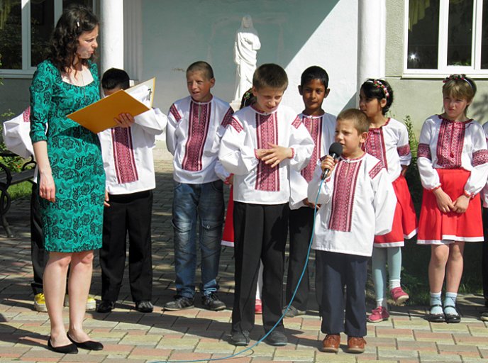 Часлівецька школа-інтернат відзначила свято останнього дзвоника – 02