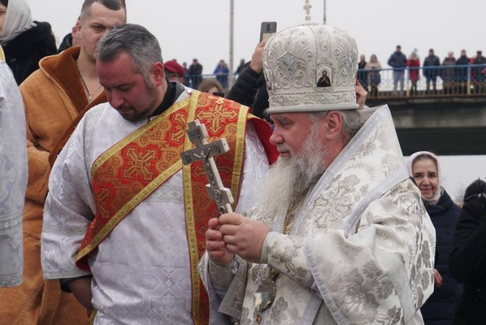 Як у Мукачеві на Водохреща у води Латориці занурювались – 03