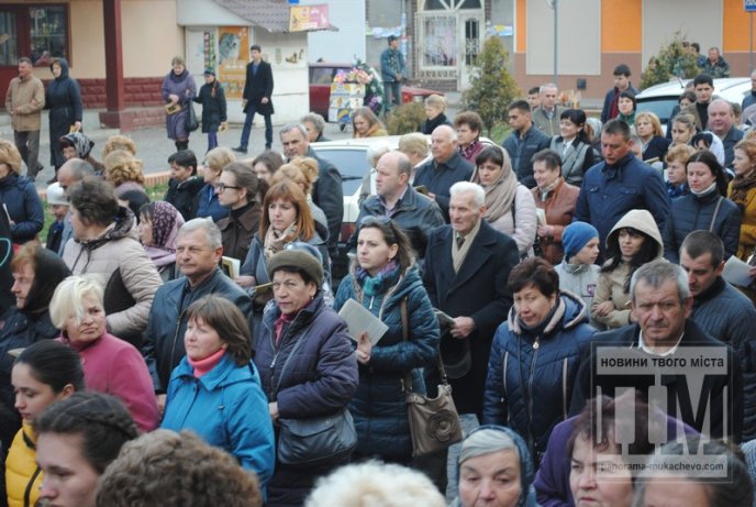 Під час Хресної Ходи мукачівці молились за мир в Україні (ФОТОРЕПОРТАЖ) – 04