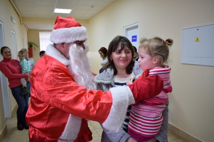 Для маленьких пацієнтів Ужгородської міської дитячої лікарні влаштували свято – 04