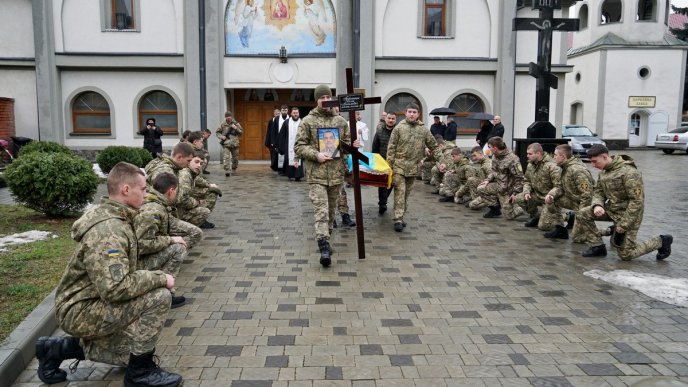 Мукачівці провели в останню путь хороброго захисника – 02