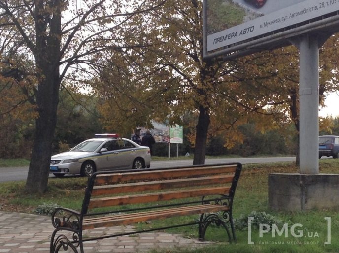 У Чинадієві біля ресторану "Козачок" обстріляли "Mercedes" місцевого жителя – 10