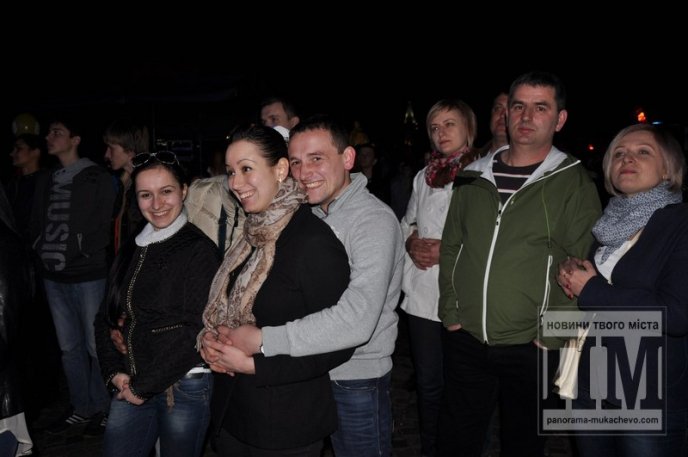 В центрі Мукачева "відгримів" концерт відомого в Україні мукачівського гурту "Without Limits" (ФОТО) – 08