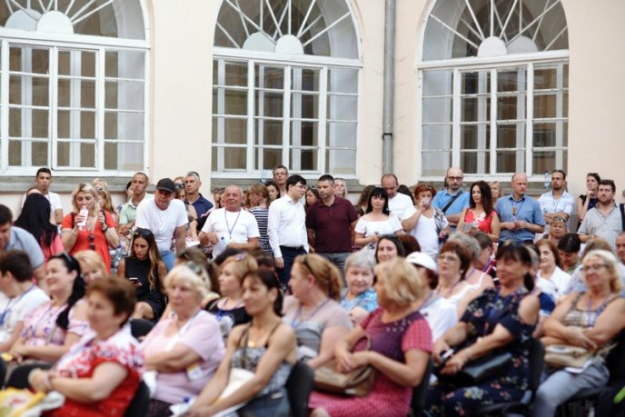 Роберт Горват зустрівся зі своїми прихильниками у замку – 05