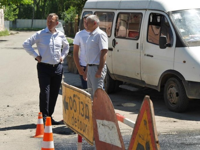 В Ужгороді закінчують довготривалий ремонт на вулиці Антонівській – 13