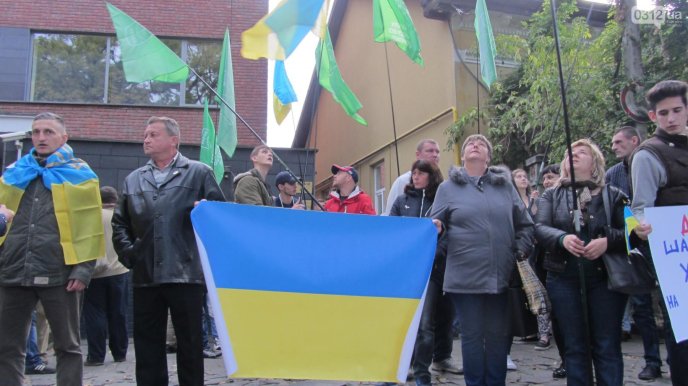 Біля консульства Угорщини в Ужгороді відбулась акція у підтримку закону "Про освіту" – 05